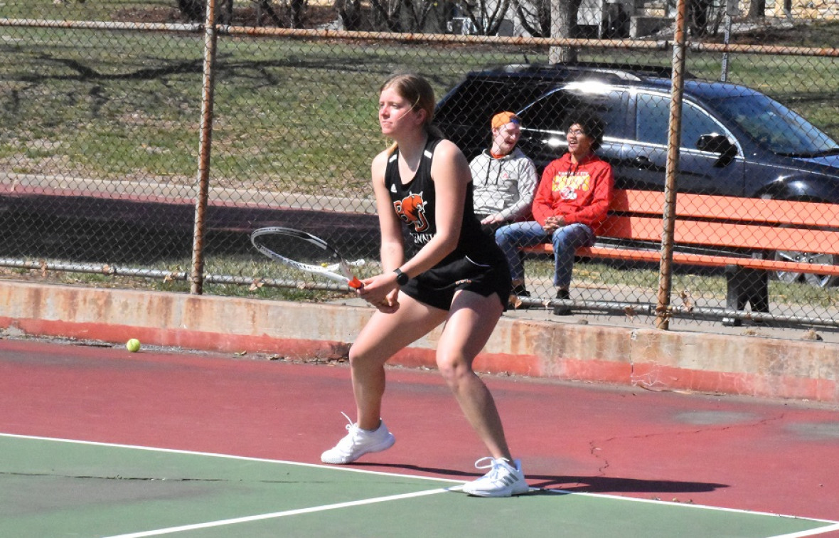 Women's Tennis Picks Up Two Big Wins Last Weekend, Men Finish 0-4