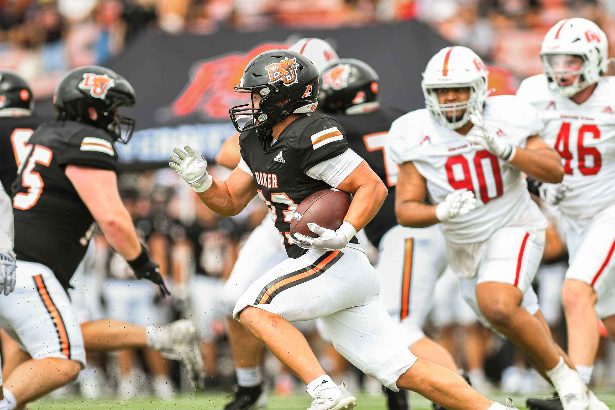 Wildcats Cruise Past Spartans to Set Up Heart South Title Showdown