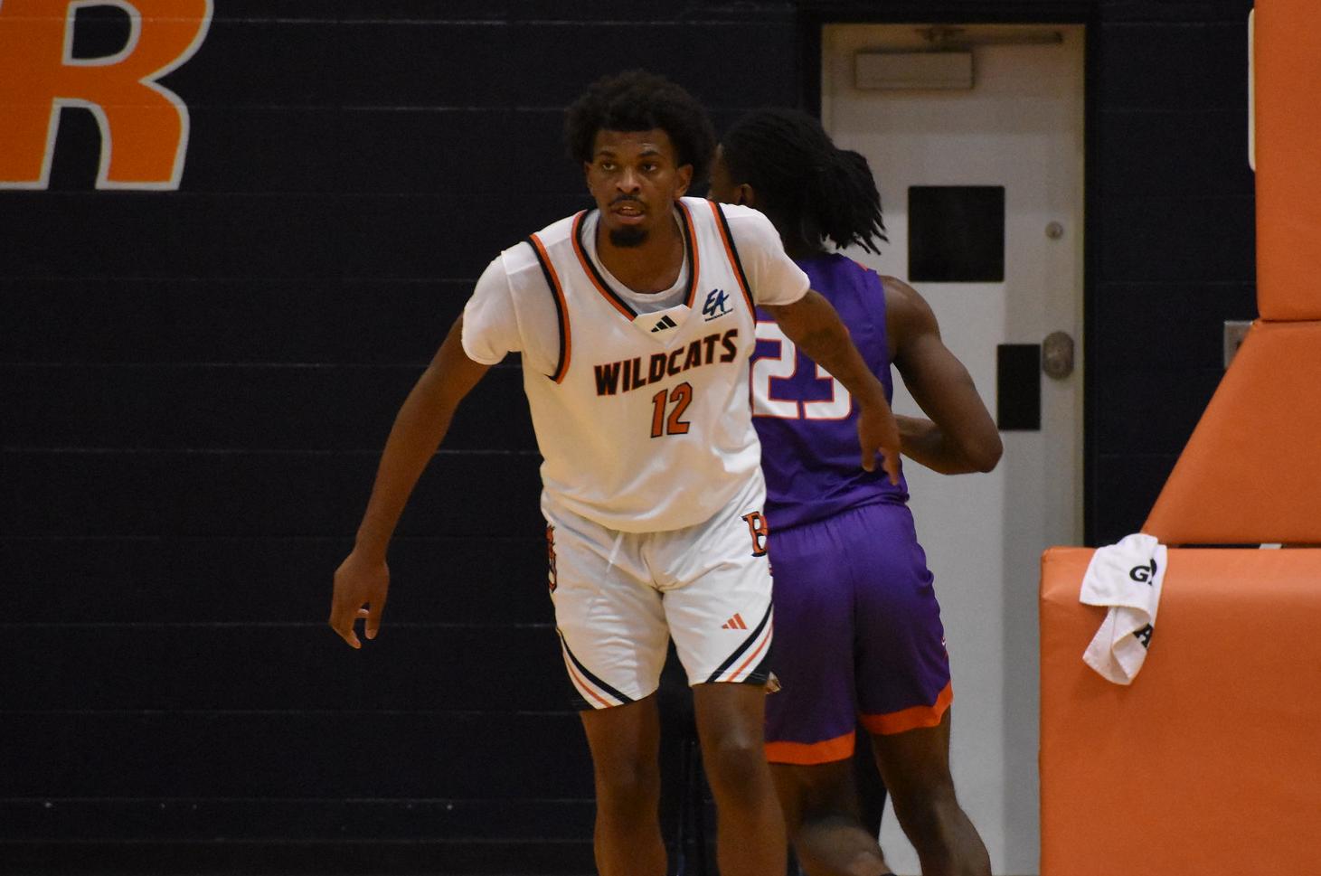 Wildcats Cool Off Red-Hot Pioneers with 69-55 Victory at Home